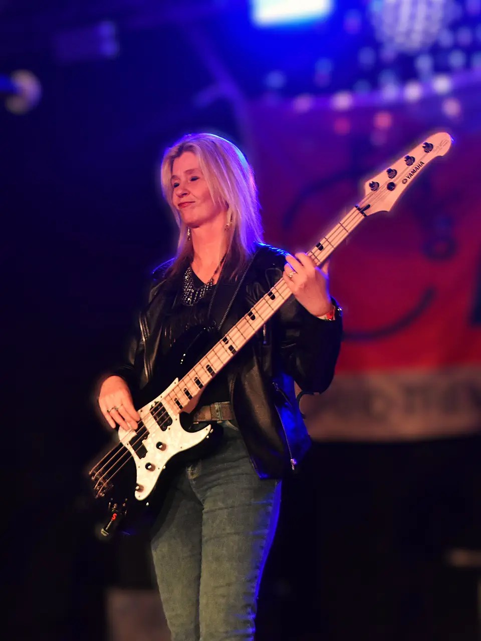 Ilse bassist met Yamaha Attititude Limet 3 Billy Sheehan edition
